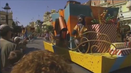 Disney World union urging workers not to accept wage offer